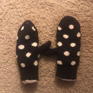 Cute pock-a-dot mittens